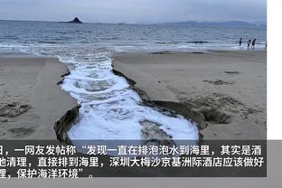 等候英雄归来，众多泰山球迷聚集在济南高铁站